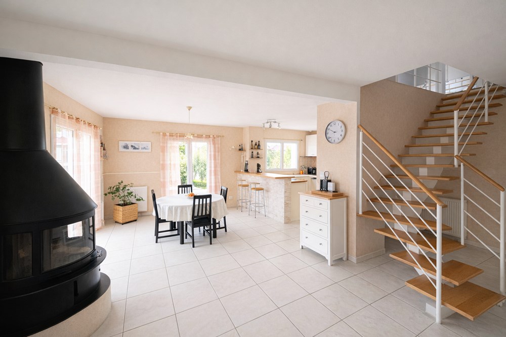 SAINT-URBAIN - MAISON - 156 M2 - 7 PIECES photo 2
