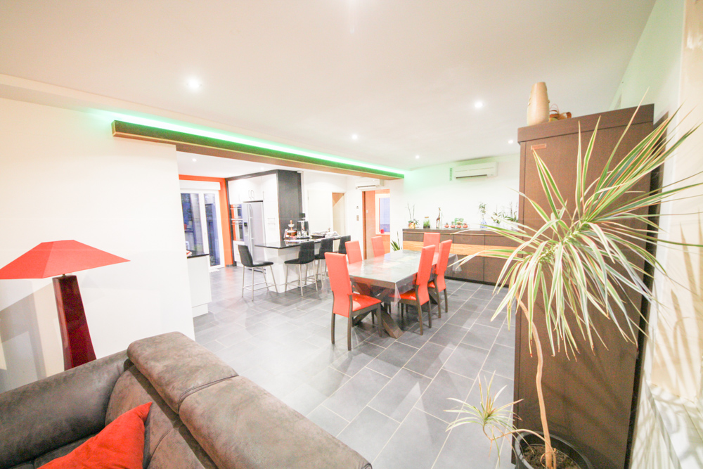MAISON 230M² AVEC DEPENDANCE DE 40 M² - 4/5 CHAMBRES - TERRAIN 1000M² - VUE DEGAGEE