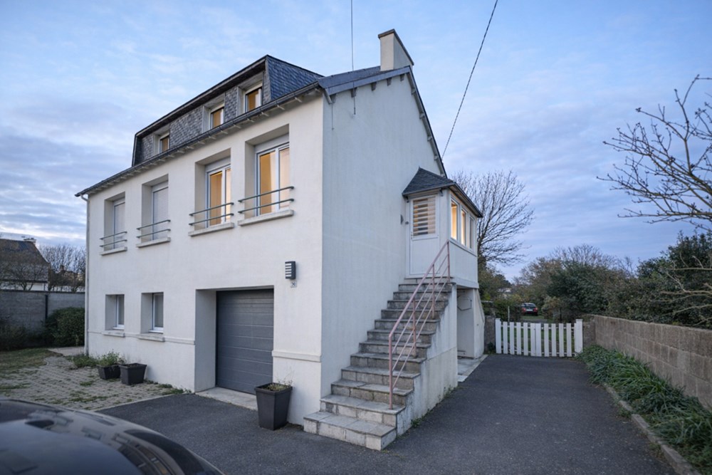 MAISON 230M² AVEC DEPENDANCE DE 40 M² - 4/5 CHAMBRES - TERRAIN 1000M² - VUE DEGAGEE