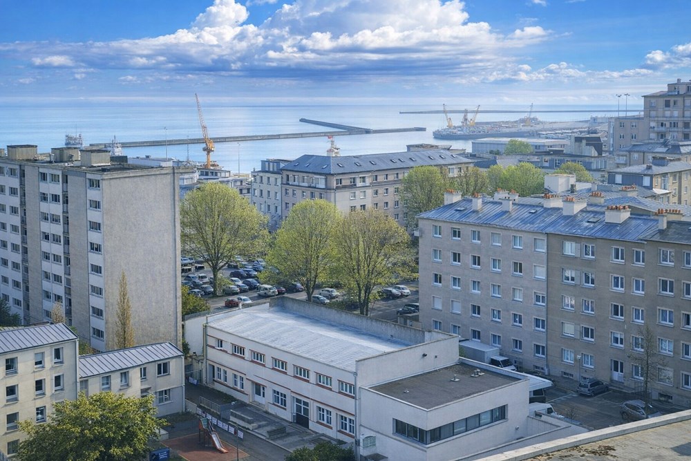 APPARTEMENT T3 A RENOVER AVEC VUE MER - TERRASSE - ASCENSEUR - GARAGE - RARE