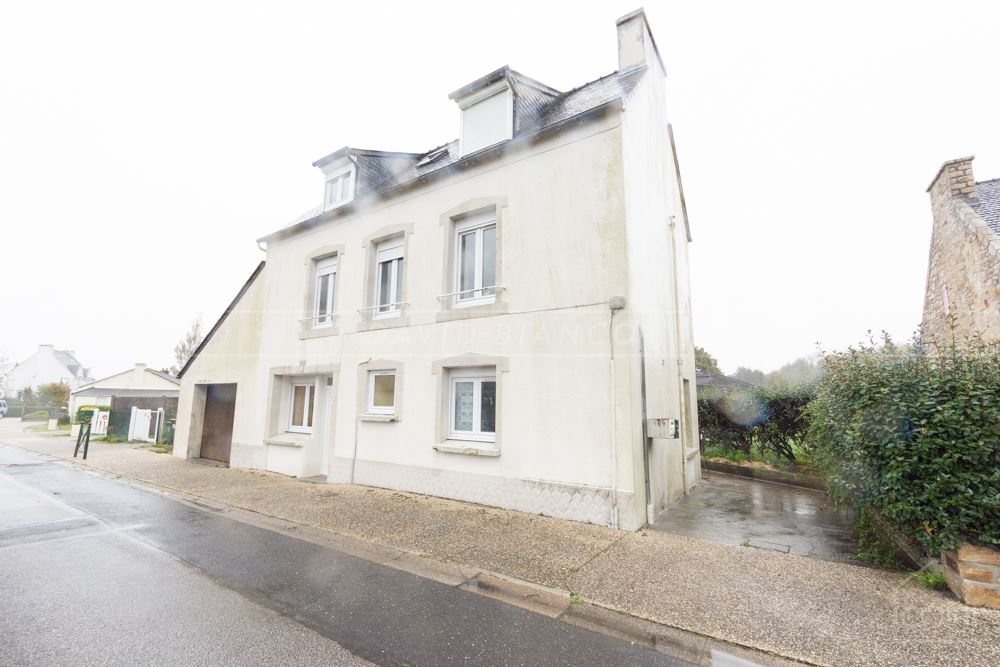IMMEUBLE 3 ETAGES 128M² AVEC UN T3 EN DUPLEX, UN GARAGE ET UN T2