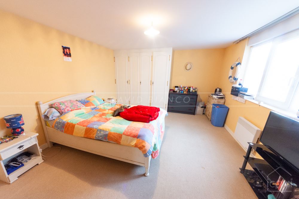IMMEUBLE 3 ETAGES 128M² AVEC UN T3 EN DUPLEX, UN GARAGE ET UN T2 photo 3