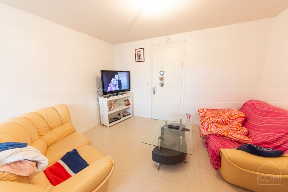 IMMEUBLE 3 ETAGES 128M² AVEC UN T3 EN DUPLEX, UN GARAGE ET UN T2 photo 2