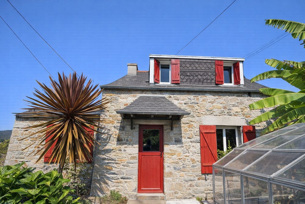 MAISON -