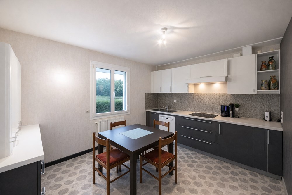 MAISON PLAIN PIED 4 CHAMBRES COMBLES AMENAGEABLES SUR 2000M² DE TERRAIN AVEC HANGAR