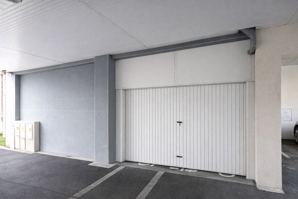 GUILERS - GARAGE FERME 17M² - CENTRE VILLE - IDEAL VOITURE OU STOCKAGE - SECURISE - SAIN photo 2