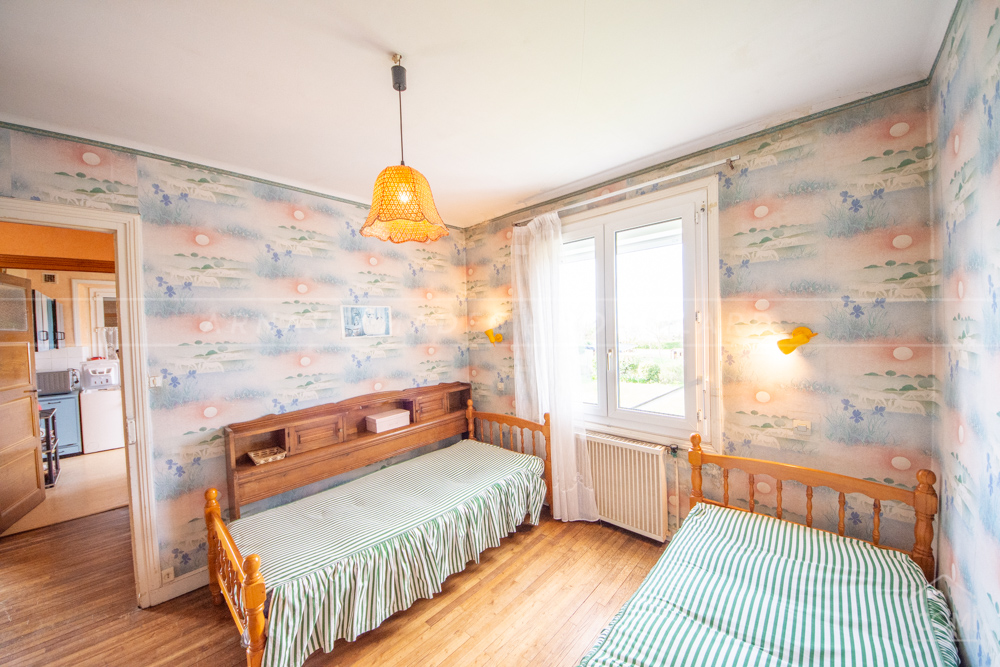 MAISON T5/T6 - TERRAIN 736M² - A MODERNISER ET/OU EXTENSION POSSIBLE - EMPLACEMENT EXCEPTIONNEL photo 5