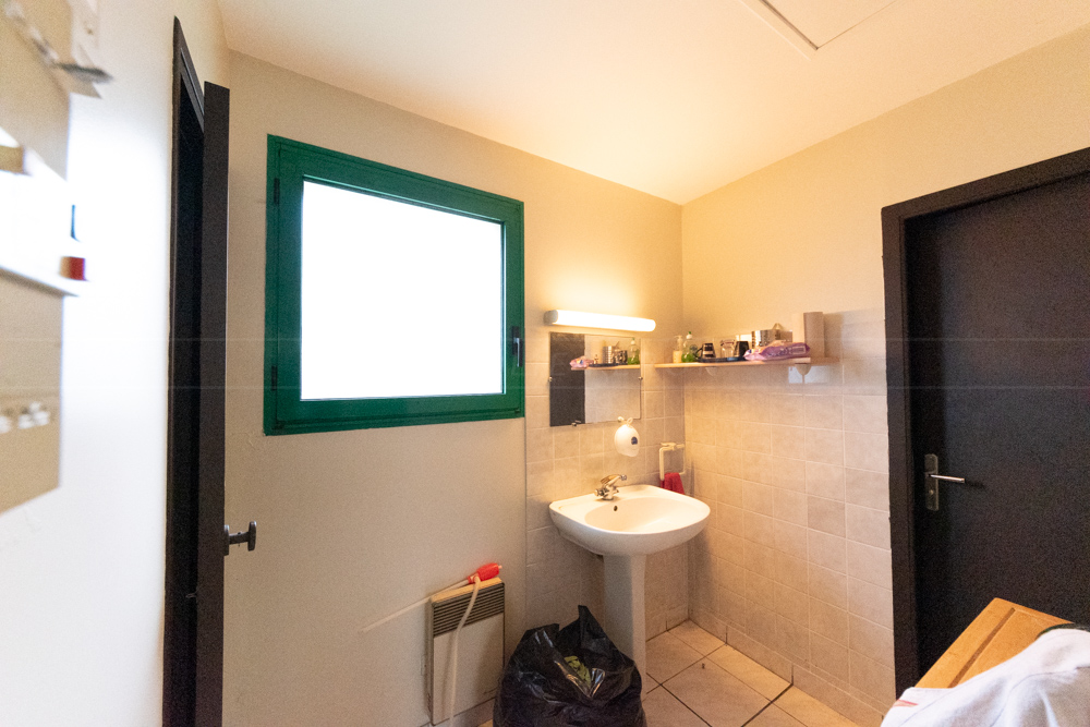 MAISON 90M² R+1 - TERRAIN 100M² - AMENAGEE A CE JOUR EN LOCAL PROFESSIONNEL photo 3