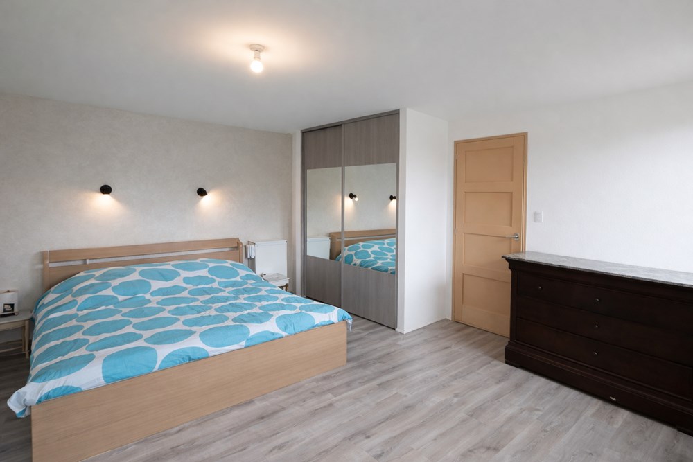 LONGERE PIERRE 150M² - 4 CHAMBRES SUR 6500M² DE TERRAIN AVEC HANGAR ET DEPENDANCES photo 4
