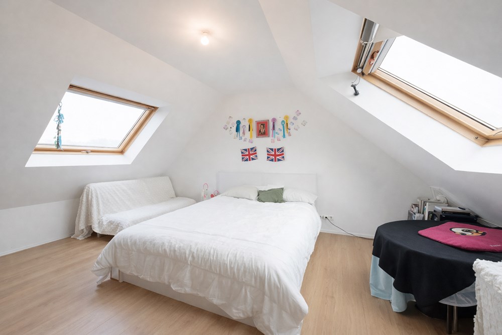 LONGERE PIERRE 150M² - 4 CHAMBRES SUR 6500M² DE TERRAIN AVEC HANGAR ET DEPENDANCES photo 5