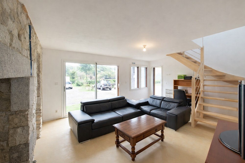LONGERE PIERRE 150M² - 4 CHAMBRES SUR 6500M² DE TERRAIN AVEC HANGAR ET DEPENDANCES photo 3