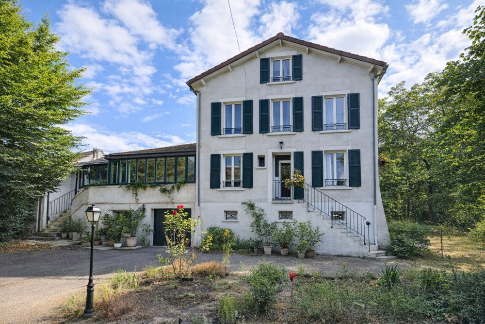 PROPRIETE T8 DE 1875 - 200 M² - 5 CH - TERRAIN 750 M² - CHARME - CALME - RARE