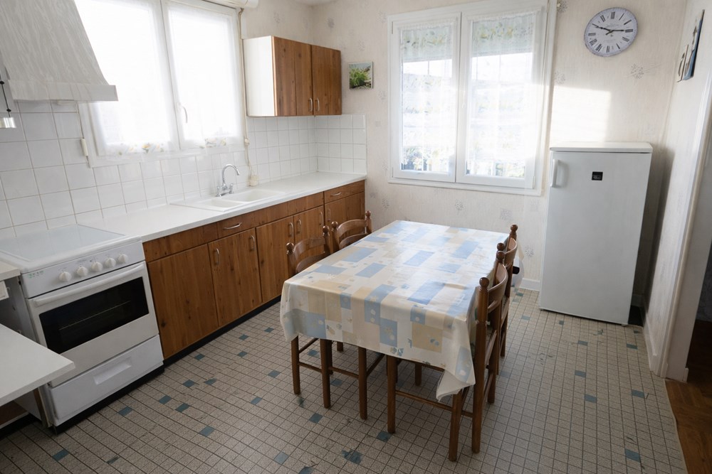 LAMPAUL-PLOUDALMéZEAU - MAISON - 208 M2 - 6 PIECES photo 4