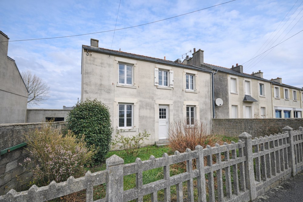 LESNEVEN - MAISON - 125 M2 - 7 PIECES