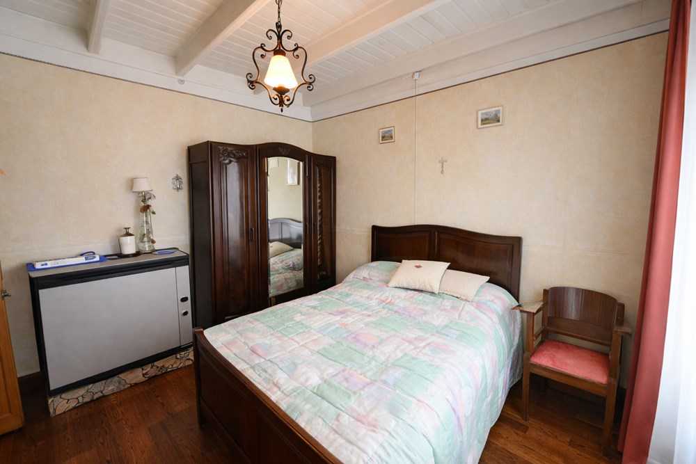 LESNEVEN - MAISON - 125 M2 - 7 PIECES photo 4