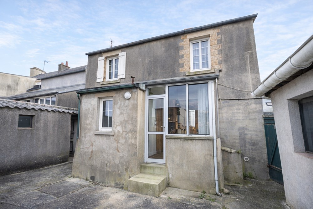LESNEVEN - MAISON - 125 M2 - 7 PIECES photo 5
