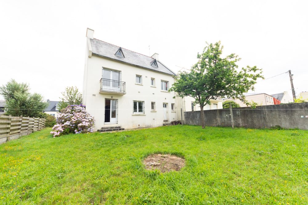 MAISON T8/9 160M² SUR TERRAIN CLOS DE PLUS DE 450M² AVEC GARAGE ET POSSIBILITE D'UN RENDEMENT LOCATIF