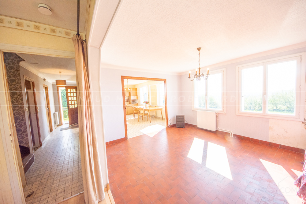 MAISON 5/7 CH DE 140M² - TERRAIN DE 2800M² - ESPACE DE VIE TRIPLE 50M² - CALME - 1ERE MAIN photo 3