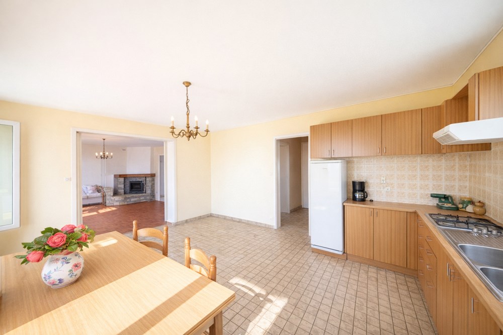 MAISON 5/7 CH DE 140M² - TERRAIN DE 2800M² - ESPACE DE VIE TRIPLE 50M² - CALME - 1ERE MAIN photo 3