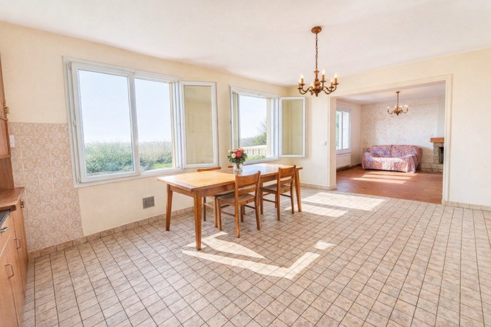 MAISON 5/7 CH DE 140M² - TERRAIN DE 2800M² - ESPACE DE VIE TRIPLE 50M² - CALME - 1ERE MAIN photo 4