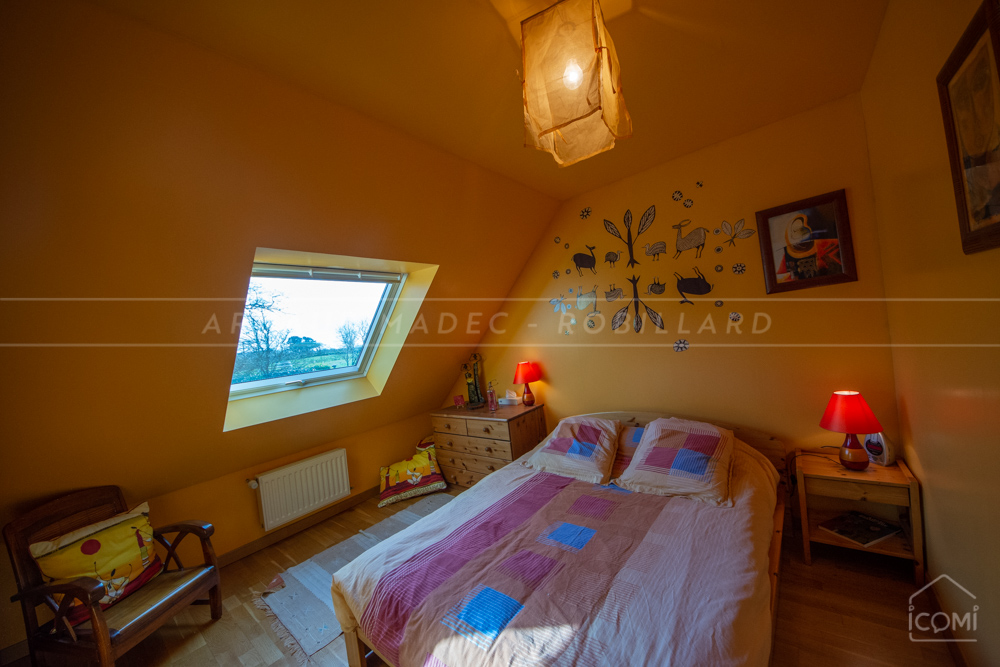 MAISON CONTEMPORAINE DE 200M² - 4/5 CHAMBRES - TERRAIN 1400M² - SPA-JACUZZI - RARE photo 5