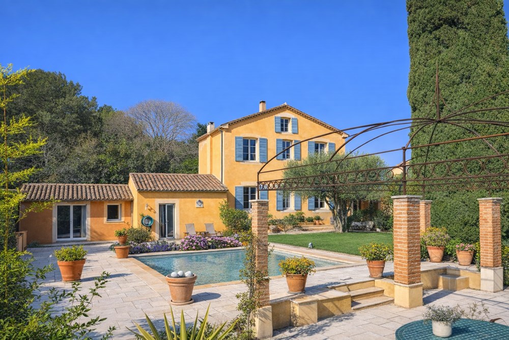 MAISON T8 - 225 M² - 6 CHAMBRES - TERRASSES - PISCINE - PATIO - GARAGE - ESPACE VIE 75M² - RARE