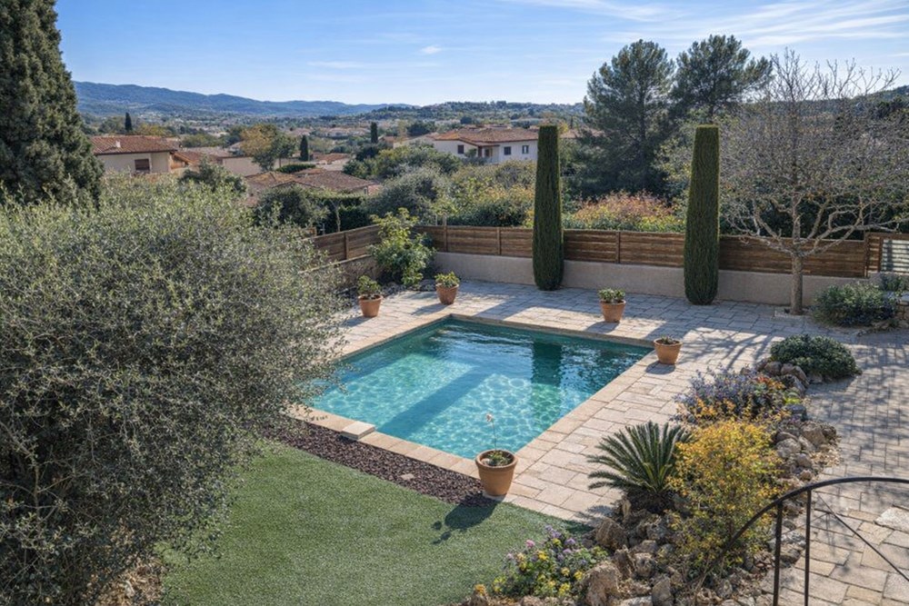MAISON T8 - 225 M² - 6 CHAMBRES - TERRASSES - PISCINE - PATIO - GARAGE - ESPACE VIE 75M² - RARE photo 3