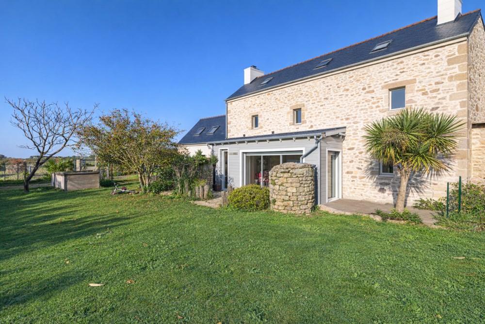 MAISON DU XIX EME SIECLE - 5 CHAMBRES - ENIVIRONNEMENT CALME - DOUBLE GARAGE - HANGAR - TERRAIN 2 800 M²