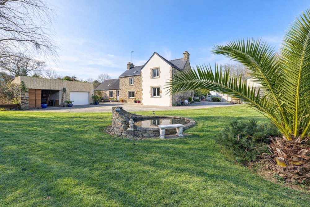 PLOUMOGUER - MAISON - 181 M2 - 9 PIECES