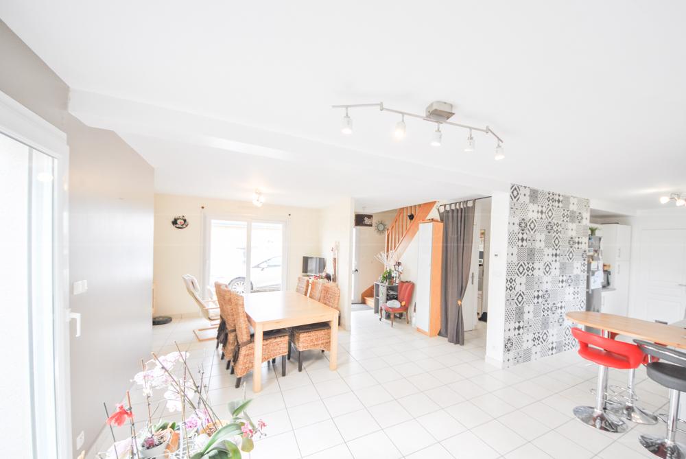 MAISON 2005 - AU CALME - 4 CHAMBRES - TERRAIN 720M²----------------------------------------------------------------------