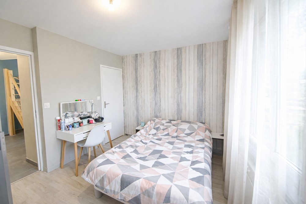 PLOUDIRY - MAISON - 92 M2 - 7 PIECES photo 3