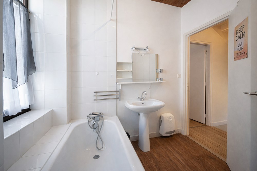 LANDIVISIAU - MAISON - 106 M2 - 6 PIECES photo 5