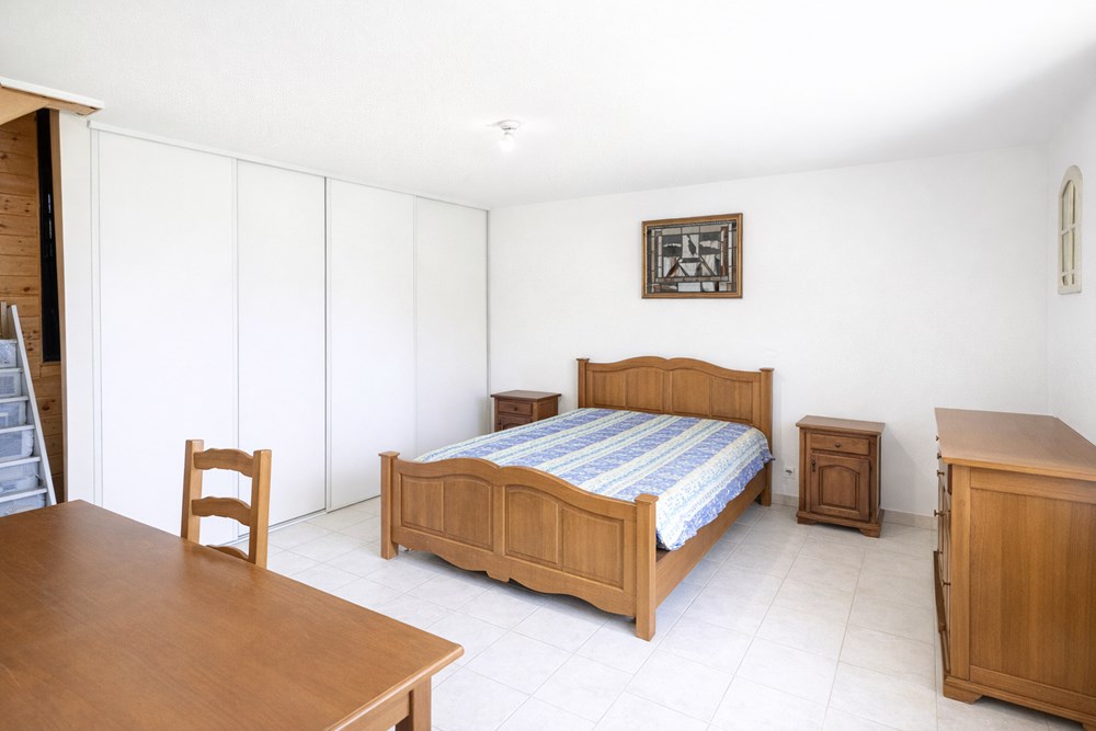 BODILIS - MAISON - 242 M2 - 6 PIECES photo 3