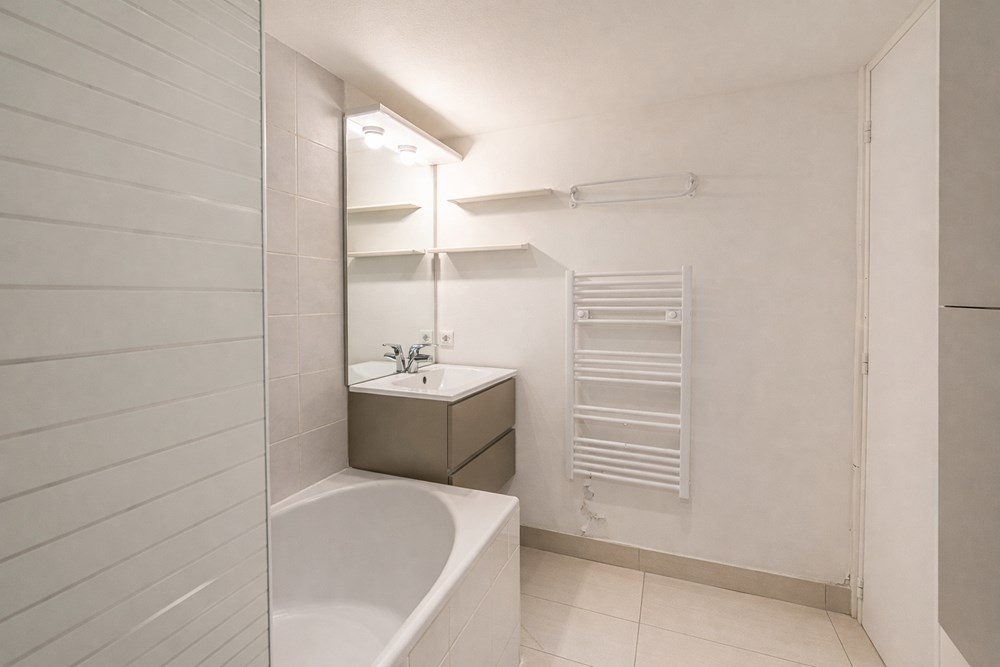IMMEUBLE - 166 M² - 3 APPARTEMENTS - 2 GARAGES - RENOVE - TRES BELLES PRESTATIONS photo 5
