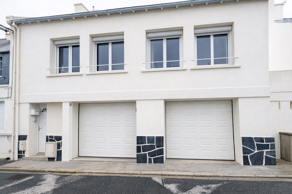 IMMEUBLE - 166 M² - 3 APPARTEMENTS - 2 GARAGES - RENOVE - TRES BELLES PRESTATIONS