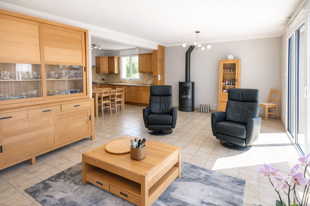 MAISON 8 PIECES - 5 CHAMBRES- 145 M² - TERRAIN 1250 M²- ENVIRONNEMENT CALME ET VERDOYANT photo 2