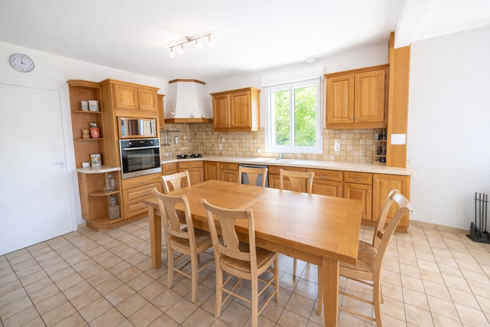 MAISON 8 PIECES - 5 CHAMBRES- 145 M² - TERRAIN 1250 M²- ENVIRONNEMENT CALME ET VERDOYANT photo 3
