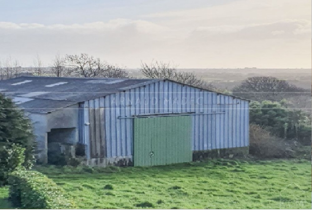 HANGAR 200M² - IDEAL STOCKAGE OU ATELIER photo 2