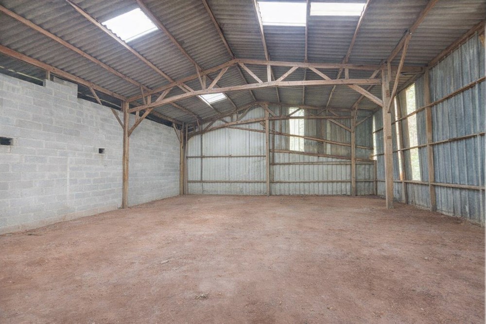 LOCMARIA-PLOUZANé - LOCAL - 200 M2 - 1 PIECE photo 2
