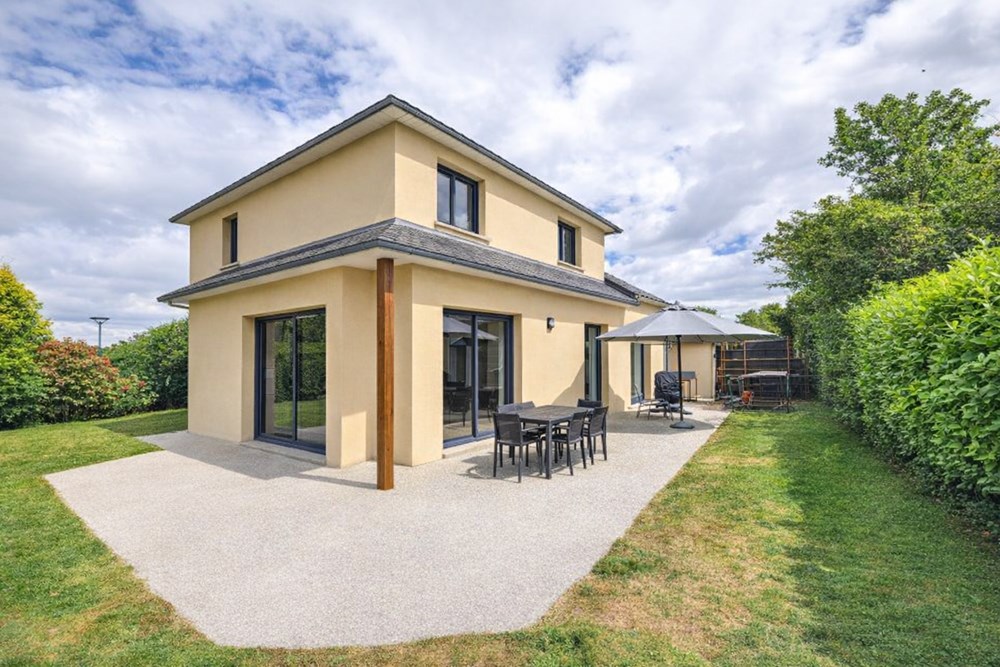 MAISON CONTEMPORAINE - 4/5 CH - PIECE DE VIE 50M² - CARPORT - PISCINE POSSIBLE