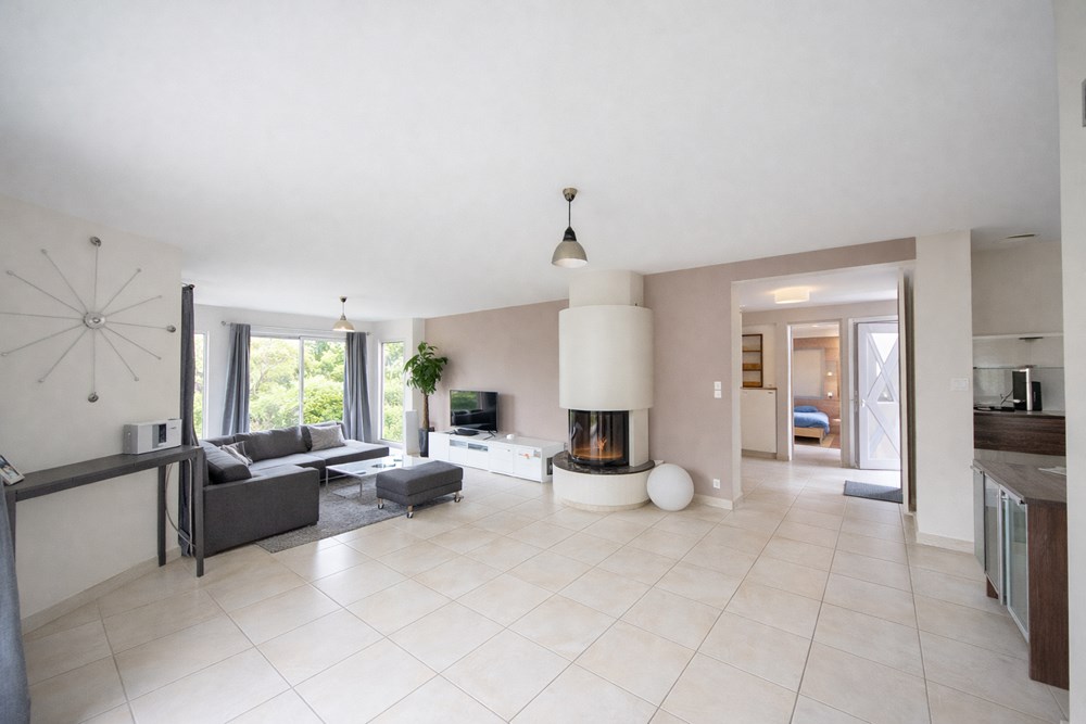 MAISON CONTEMPORAINE - 4/5 CH - PIECE DE VIE 50M² - CARPORT - PISCINE POSSIBLE photo 2
