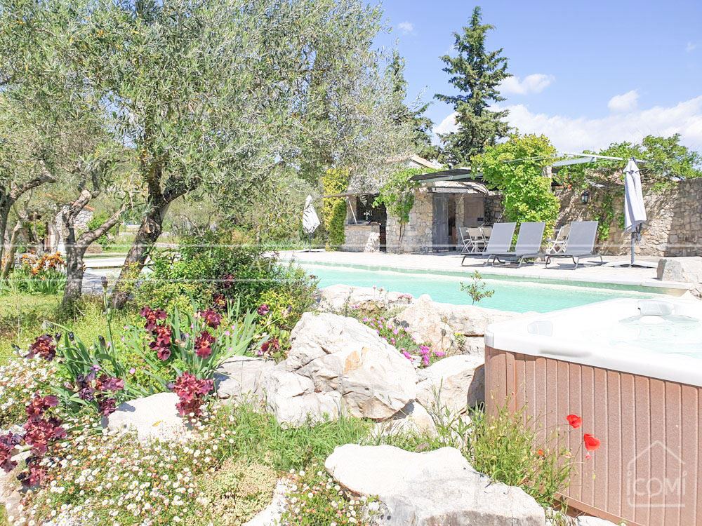 MAS EN PIERRE - 180 M² - 5/6 CHAMBRES - PISCINE - TERRAIN DE 4.000M² ENVIRON - VUE DEGAGEE - COUP DE COEUR photo 5