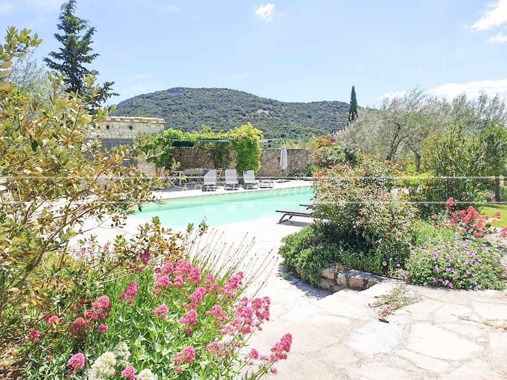 MAS EN PIERRE - 180 M² - 5/6 CHAMBRES - PISCINE - TERRAIN DE 4.000M² ENVIRON - VUE DEGAGEE - COUP DE COEUR photo 4