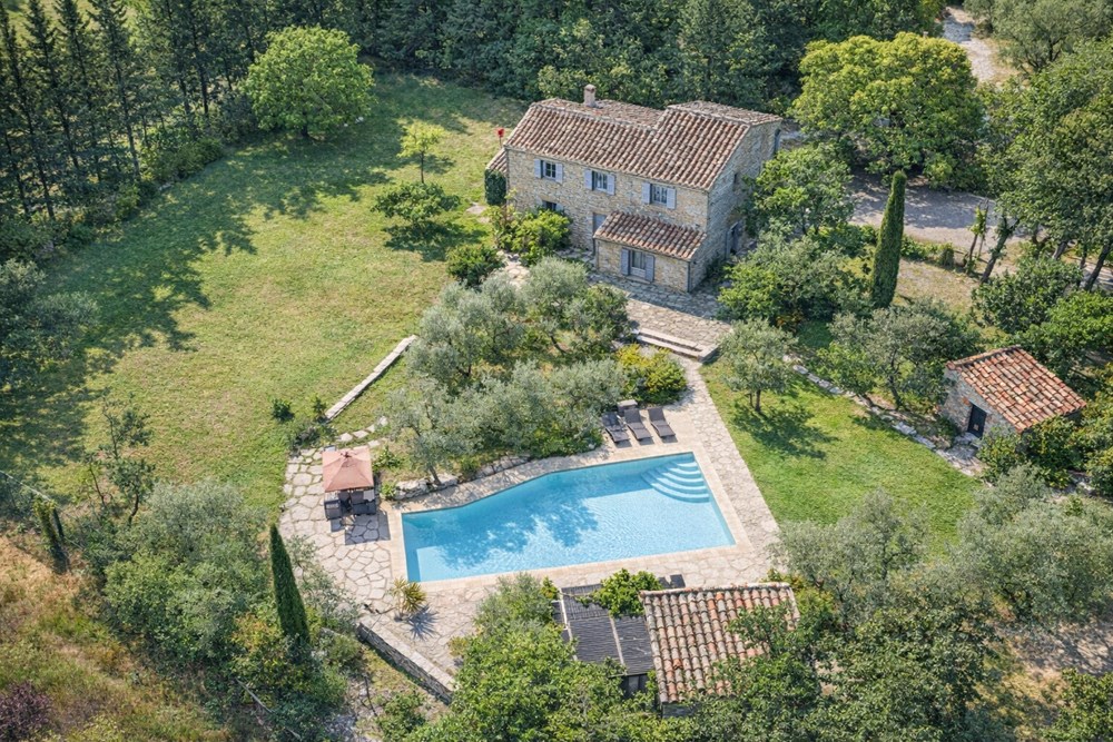 MAS EN PIERRE - 180 M² - 5/6 CHAMBRES - PISCINE - TERRAIN DE 4.000M² ENVIRON - VUE DEGAGEE - COUP DE COEUR