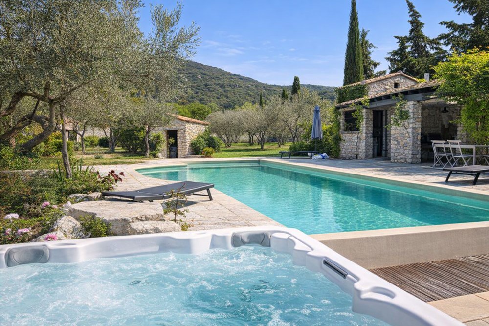 MAS EN PIERRE - 180 M² - 5/6 CHAMBRES - PISCINE - TERRAIN DE 4.000M² ENVIRON - VUE DEGAGEE - COUP DE COEUR photo 5