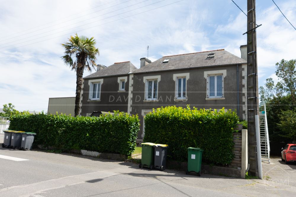 IMMEUBLE DE 4 APPARTEMENTS 230M² AVEC JARDINS