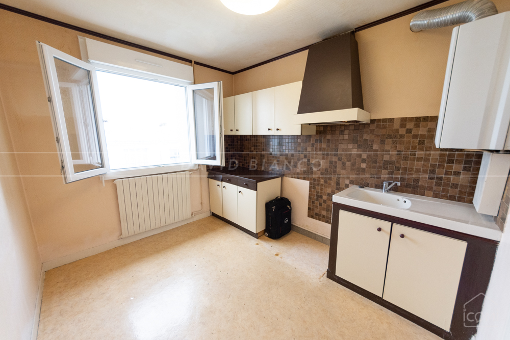 APPARTEMENT T4 70M² AVEC BALCON ET CAVE photo 3