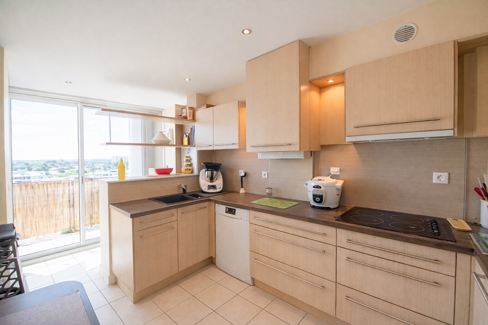 APPARTEMENT T4 DE 110M² - 3CH - EXPOSITION SUD - VUE DEGAGEE - ASCENSEUR - BALCON photo 4