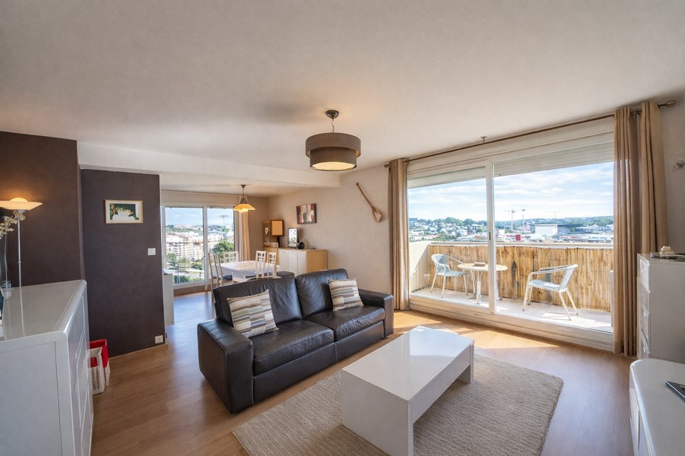 APPARTEMENT T4 DE 110M² - 3CH - EXPOSITION SUD - VUE DEGAGEE - ASCENSEUR - BALCON photo 2
