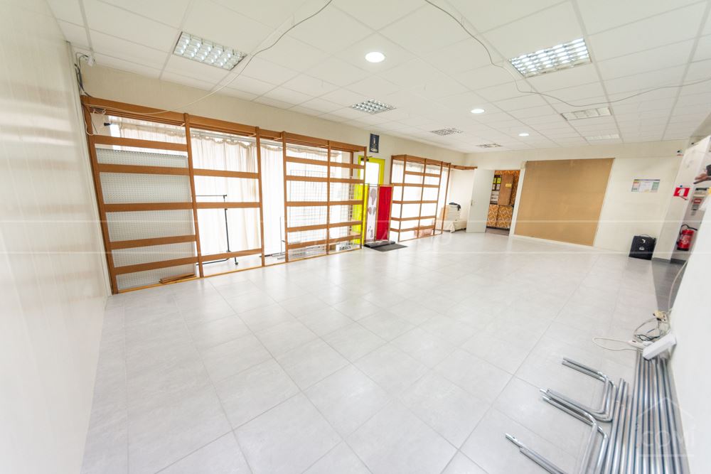 IMMEUBLE AVEC UN LOCAL COMMERCIAL DE 115M² ET UN T3 LOUE DE 65M² photo 2